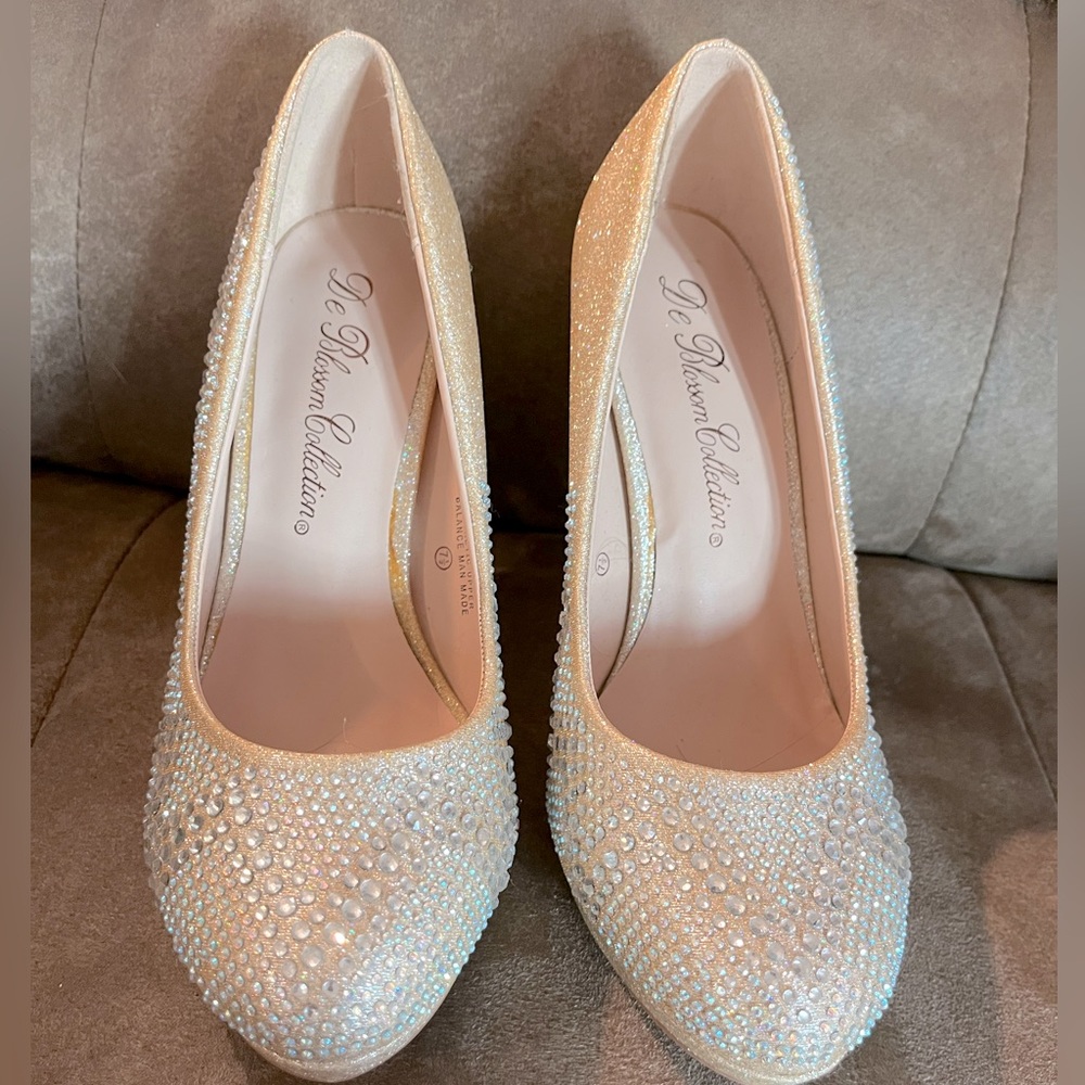 Beige sparkly heels ✨